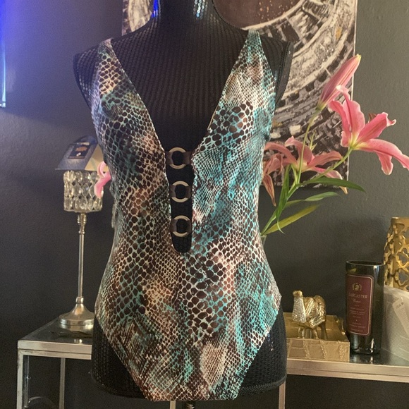 La Blanca Other - 🎉2X HOST PICK🎉 La Blanca Snakeprint 3-Ring Detail One Piece Swimsuit
